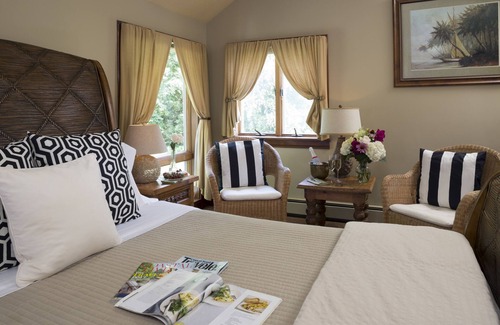 Ledyard Bed & Breakfast | Abbey's Lantern Hill Inn
