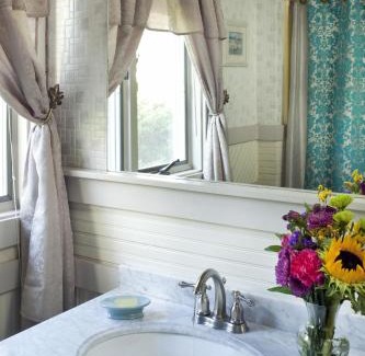 Ledyard Bed & Breakfast | Abbey's Lantern Hill Inn