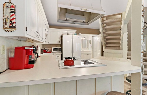 Fontana Condo | Abbey Springs Resort - Private Geneva Lake Beach - Pool - Golf Cart - TIKI BAR!