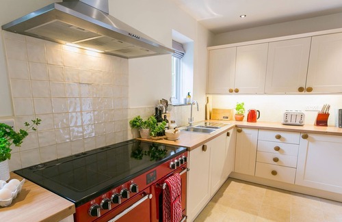 Moelfre Cottage | Aber - a dog that sleeps 5 guests in 3 bedrooms