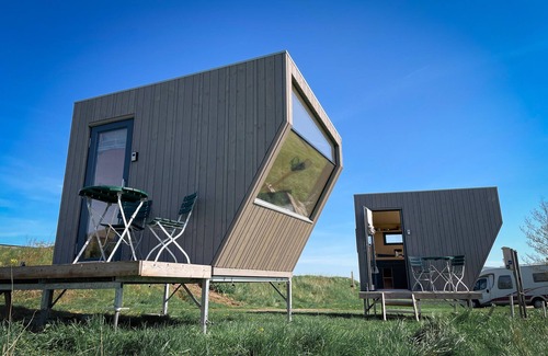 Kuhndorf House | Abgehoben Übernachten im Green Tiny Sleep Space bei der Flugschule Dolmar