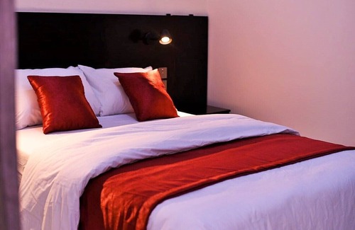 Abuja Hotel | Abi's Hotel- Luxury Hotel/WIFI/24hrs Security/10mins from the Airport