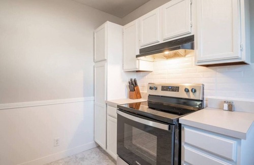 Peoria Heights House | ABODE ON ATLANTIC - Spacious 2BD in the Heights