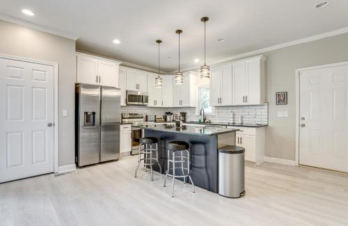 Atlanta House | about half Mi to Mercedes-Benz Stadium Atlanta Home