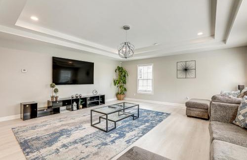 Atlanta House | about half Mi to Mercedes-Benz Stadium Atlanta Home