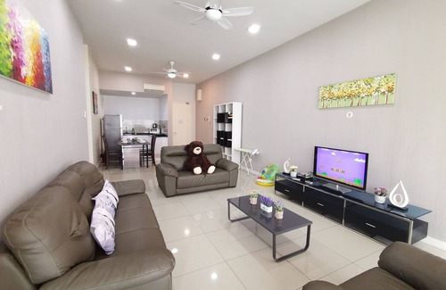 Downtown Kota Kinabalu Condo | Above Imago Shopping Mall 10 Pax 3 Rooms 2 Bathrooms (River & Slightly Sea View)