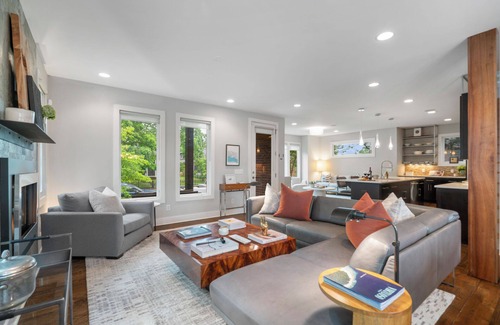 Historic Edgefield House | Above Nashville Urban | 1 Mile to Downtown! | Pool | 5 Beds | Office