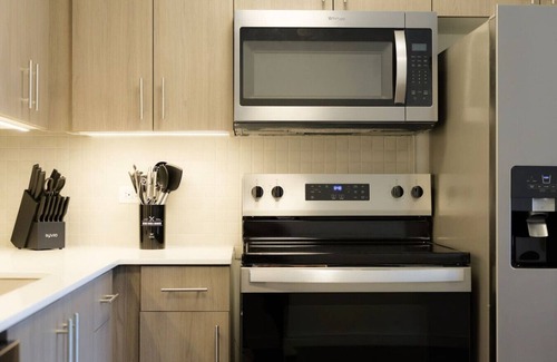 Washington Apartment | Above The Roots | Sophisticated 1BD Retreat