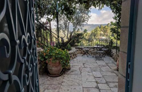 Ein Karem Bed & Breakfast | Above The Spring