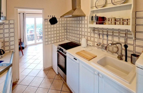 Laroque-des-Alberes Apartment | Above the vineyards on the forest slope: cozy apartment with a dream view