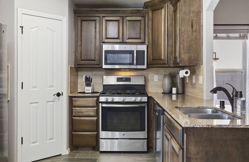 Ventana Ranch House | ABQ West/Paradise Hills Modern Living w/Extra Parking & Garage