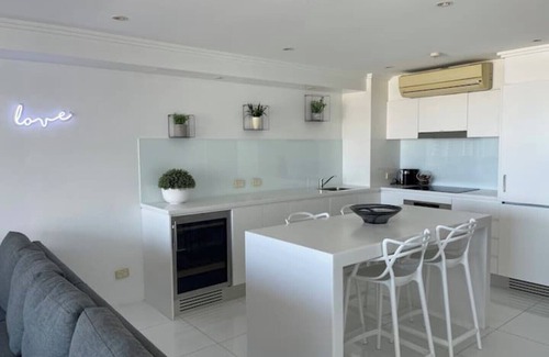 Gold Coast Apartment | absolute Beachfront Central Surfers Paradise