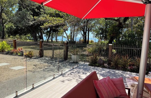 Kewarra Beach Villa | Absolute Beachfront 2 Bedroom Luxury Holiday Home