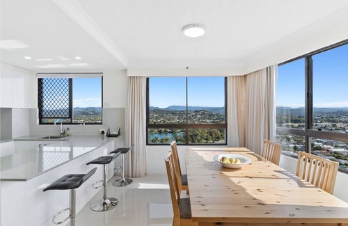 Palm Beach Apartment | Absolute Beachfront 2brm unit on high floor with resort facilities.Awesome views