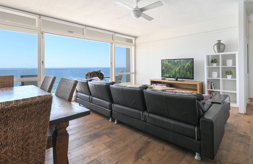 Collaroy Beach Apartment | Absolute beachfront @ Collaroy