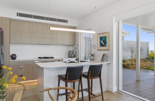 Wamberal House | Absolute beachfront on surf beach
