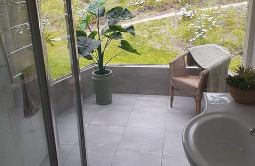 Seymour House | Absolute Murray River frontage four bedroom, two bathroom, airconditioned house.