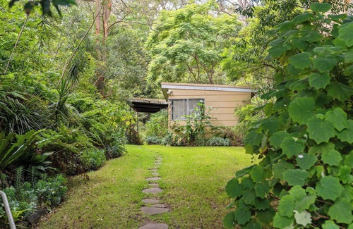Coal Point House | Absolute waterfront, cute , 3 bedroom family cottage!