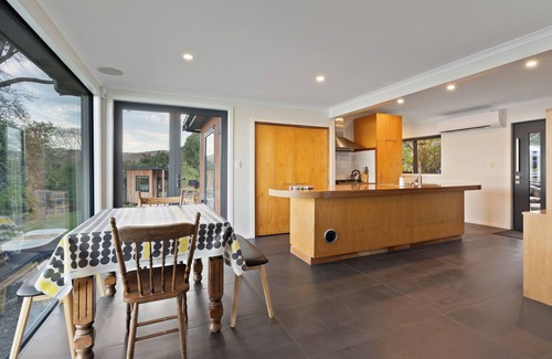 Warrington House | Absolute waterfront retreat with outstanding views, just 15 min north of Dunedin