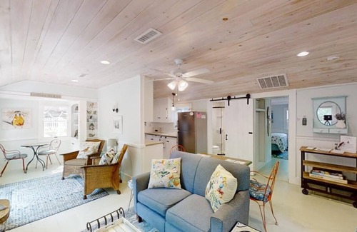 North Eastham Cottage | Absolutely Adorable 1 Bedroom Cottage - Walk to the Beach!
