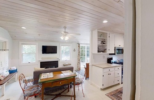 North Eastham Cottage | Absolutely Adorable 1 Bedroom Cottage - Walk to the Beach!
