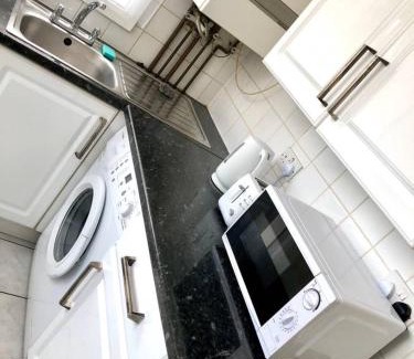 Rochford Apartment | AC Lounge 115