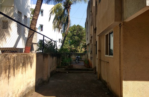 Kothrud House | AC Studio Room ! Comfortable stay in heart of city!