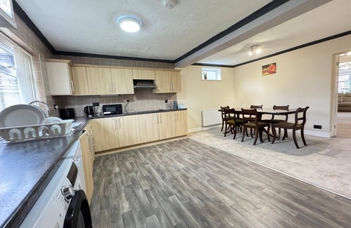 Carterton House | Acaccia Bunglow