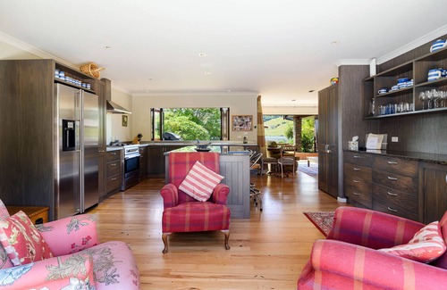 Lake Okareka House | ACACIA LAKESIDE AT LAKE OKAREKA