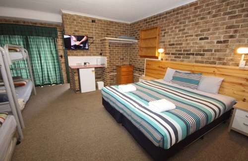 Jindabyne Hotel | Acacia Snowy Motel
