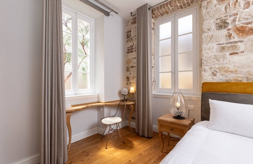 Corfu Town Hotel | Acanthus blue