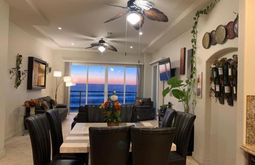 Villa del Mar Apartment | ACCESS - BEACH Penthouse PAPAS and BEER 2 miles WIFI
