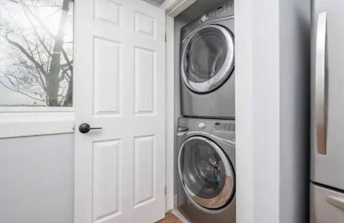 Highland Park Apartment | Accessible/PetFriendly-2bedSuite