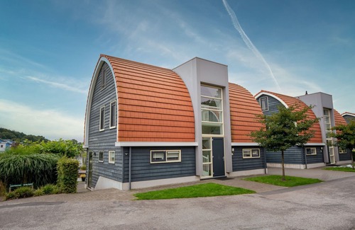 Midlaren House | Accessible Villa on the Lake