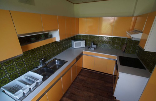 Neulengbach Apartment | Accommodation close to the center with in-house swimming pond and wonderful castle view