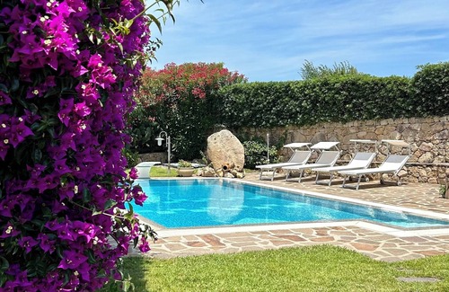Tanaunella Villa | 🏡Accommodation Rentaln🏊Private swimming pooln🌊Near the sean🪴Private garden