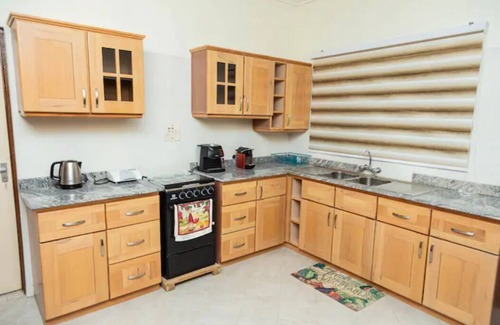Greenhill House | Accra, Airport Residential, <3miles from KIA Airport 4 beds/family,Groups,Acc