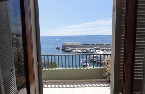 Stazzo Apartment | Acirealevacanze - Romantic room by the sea!