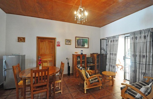 Praslin Island Bed & Breakfast | Acquario Guesthouse