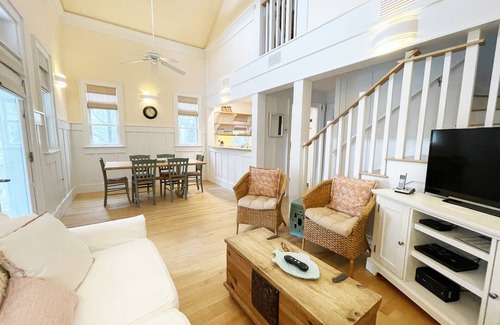 Seaside House | Across from Pool in Seaside, Short Walk to Beach, 2 Bed, Sleeps 4 + 2 Bikes!