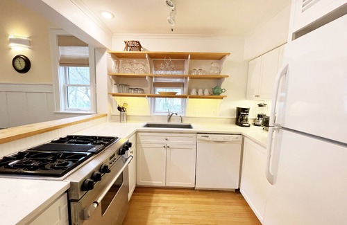 Seaside House | Across from Pool in Seaside, Short Walk to Beach, 2 Bed, Sleeps 4 + 2 Bikes!
