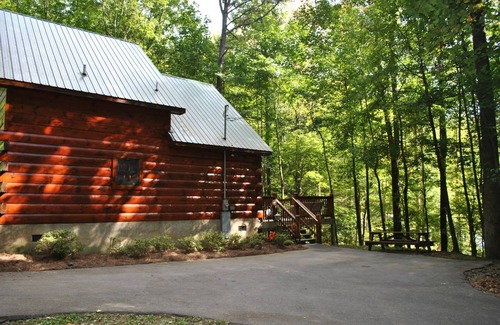 Gatlinburg Cabin | Across the road from the National Park boundary! 1.8 miles from downtown!