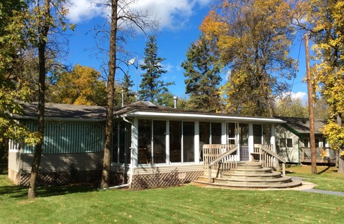 Gimli Cottage | Across the street from a sandy swimming beach