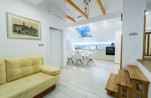 Metlika House | ACTIVE-FAMILY-HOLIDAYS, POOL, near KOLPA RIVER, Whole House, up to 12 person
