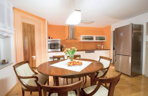 Metlika House | ACTIVE-FAMILY-HOLIDAYS, POOL, near KOLPA RIVER, Whole House, up to 12 person