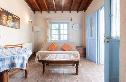 Tochni Bed & Breakfast | Adamos Holiday Apartment (Breakfast included)
