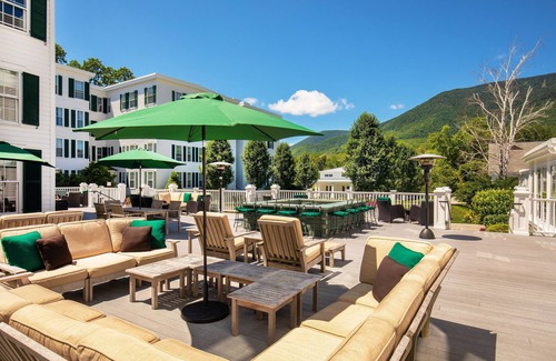 Manchester Apartment | Adaptable Escape | King Room + Mountain View