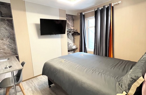 Pembroke Dock Bed & Breakfast | Addison's Japanese Zen. Whole House or Room. Next to Asda and town center!