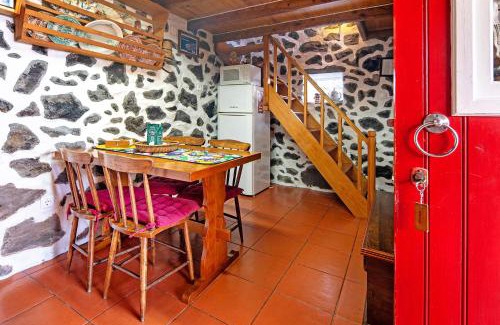 Calheta de Nesquim House | Adega Velha