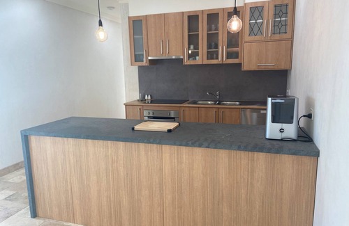 Rostrevor Apartment | Adelaide city views self contained guest suite